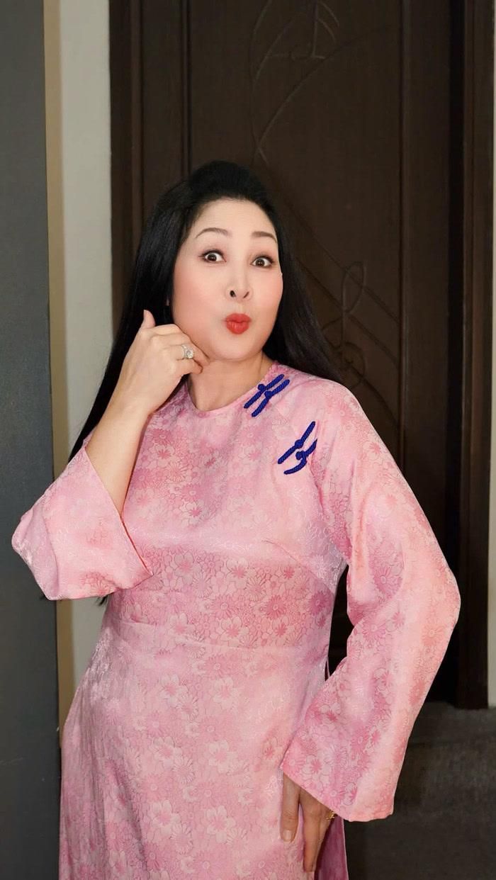 Sau tất cả, NSND Hồng Vân vẫn đang cố gắng.