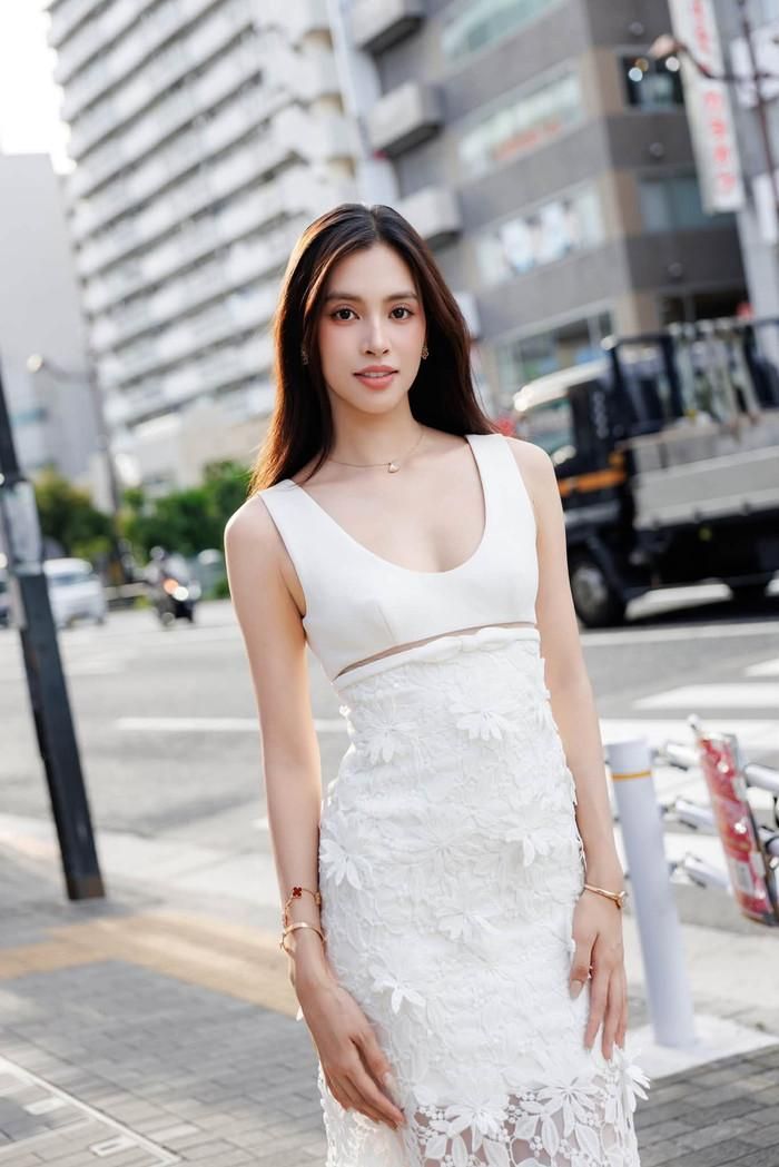 Vẻ đẹp cuốn hút của Hoa hậu Tiểu Vy sau 8 năm đăng quang.