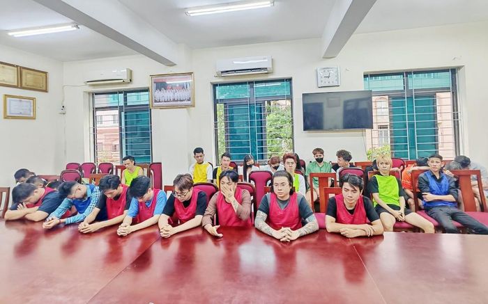 Các đối tượng vi phạm. Ảnh: Công an TP Hà Nội