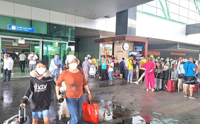 Giá vé máy bay từ các thành phố lớn trong cả nước đến Phú Quốc năm nay tương đối "mềm", tạo điều kiện để đảo ngọc thu hút khách nội địa trong dịp lễ - Ảnh: Hoàng Tuấn