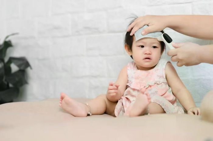 Điều khiến nhiều cha mẹ có kinh nghiệm nhắc đi nhắc lại là sức khỏe của đứa trẻ vì chỉ cần con không ốm thì chi phí nuôi bé khá thoải mái
