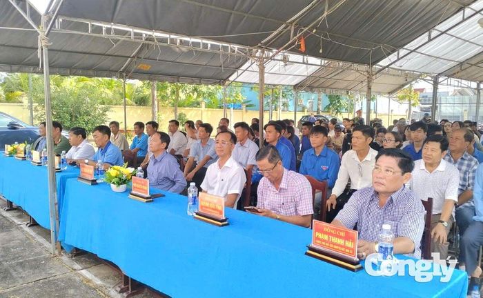 Các đại biểu tham dự phiên tòa