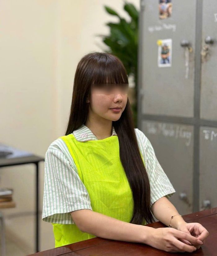 Nguyễn Thị Hương (tức Hương Loramen ) tại cơ quan công an (Ảnh: Công an TP Hà Nội)