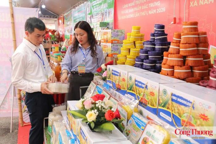 Hoạt động trưng bày, quảng bá sản phẩm góp phần mở rộng thị trường cho các cơ sở công nghiệp nông thôn Bắc Ninh.