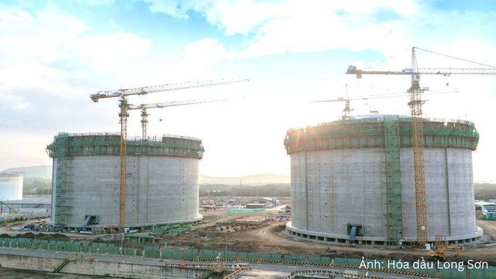 Quá trình xây dựng hệ thống bể chứa Ethane đông lạnh sâu đầu tiên tại Việt Nam đã đạt hơn 60% tiến độ.