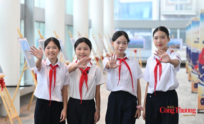 Các em học sinh đến từ Trường THCS Hưng Đạo, thành phố Hải Phòng bày tỏ niềm vinh dự khi được có mặt tại trận Chung kết.