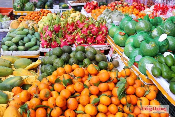 Giá một số loại trái cây nhích lên nhưng sức mua vẫn duy trì ở mức cao.