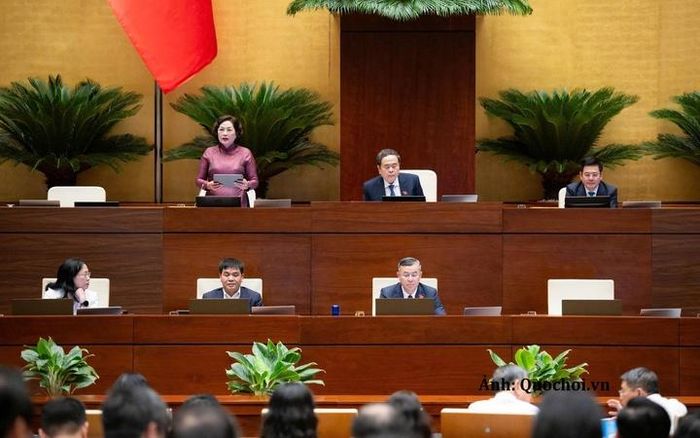 Phó Chủ tịch Quốc hội Nguyễn Thị Hồng phát biểu kết luận phiên thảo luận.