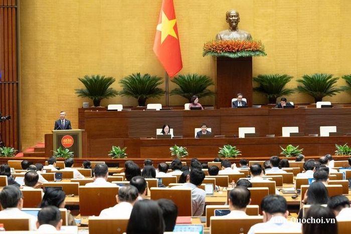 Bộ trưởng Bộ Tài chính Ngô Văn Tuấn phát biểu giải trình.