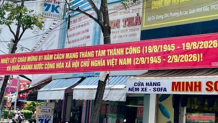 Những cụm pano, áp phích và băng rôn được bố trí tại các vị trí dễ quan sát. Việc kết hợp giữa tuyên truyền trực quan và các nền tảng truyền thông số tạo nên cách thức truyền tải đa dạng, gần gũi.