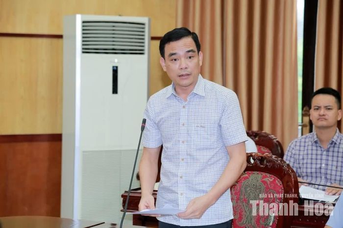 Phó Giám đốc Sở Nông nghệp và Môi trường báo cáo tại hội nghị.