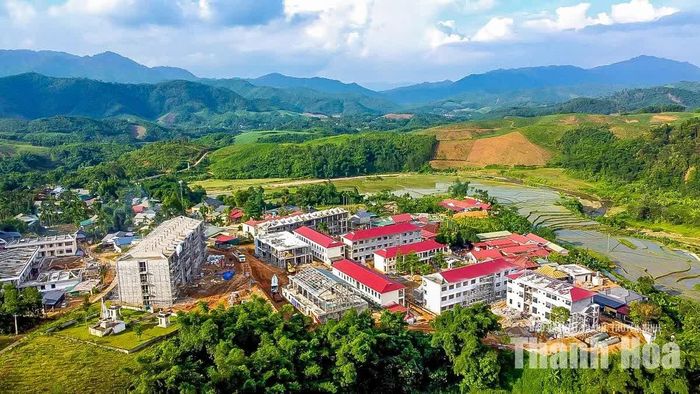 Trường Phổ thông Nội trú Tiểu học và THCS Yên Khương là một trong những công trình giáo dục trọng điểm tại khu vực biên giới Thanh Hóa. Ngôi trường được kỳ vọng góp phần cải thiện điều kiện dạy và học, nâng cao chất lượng giáo dục tại địa phương.