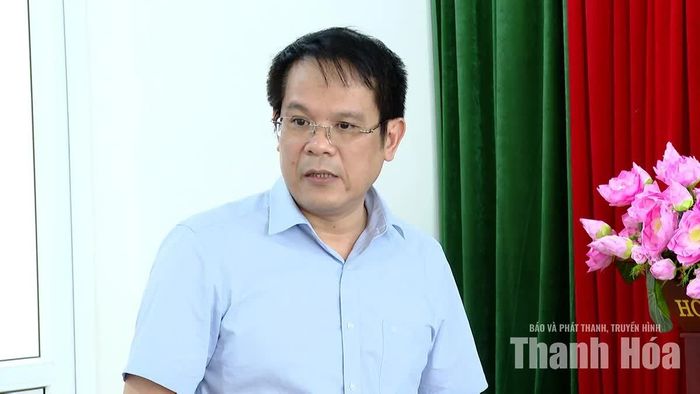 Phó Giám đốc Báo và Phát thanh, truyền hình Thanh Hóa Nguyễn Huy Long phát biểu tại cuộc họp.