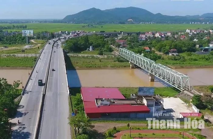 Cầu Đò Lèn cũ và mới.