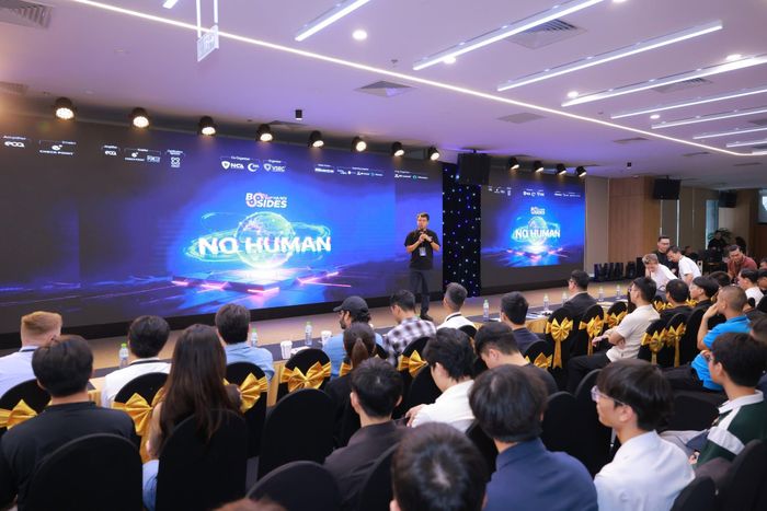 Ông Trương Đức Lượng, Chủ tịch VSEC chia sẻ tại BSides Hanoi 2026" , chuỗi hội nghị và sự kiện an ninh mạng cộng đồng phi lợi nhuận toàn cầu, thu hút sự quan tâm của nhiều doanh nghiệp và chuyên gia an ninh mạng