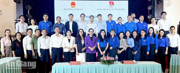 Đại biểu tham dự buổi tọa đàm.