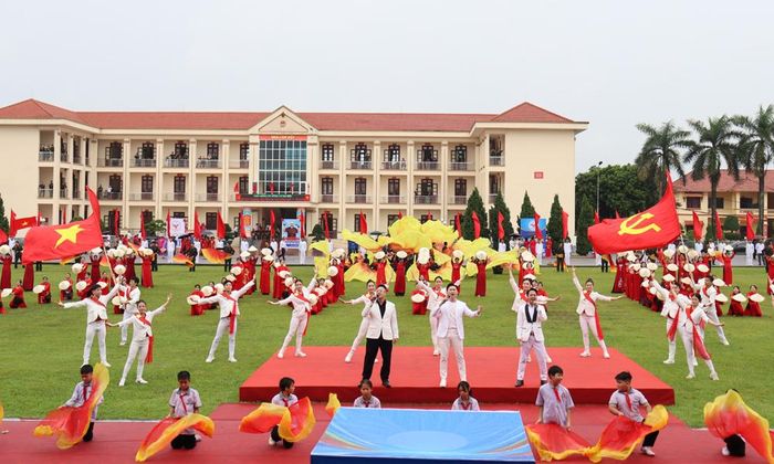  Chương trình nghệ thuật đồng diễn chào mừng Đại hội. 