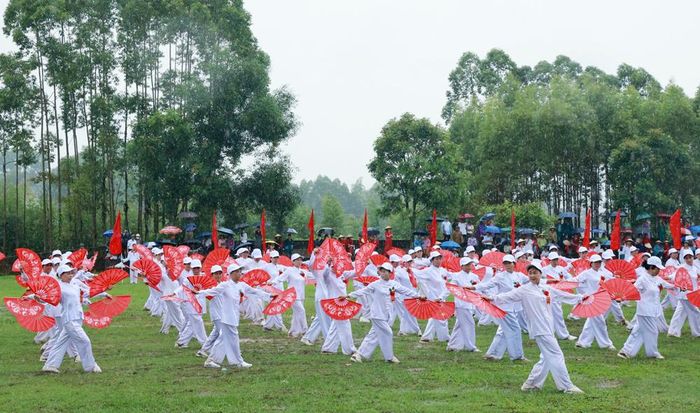 Màn đồng diễn chào mừng Đại hội.