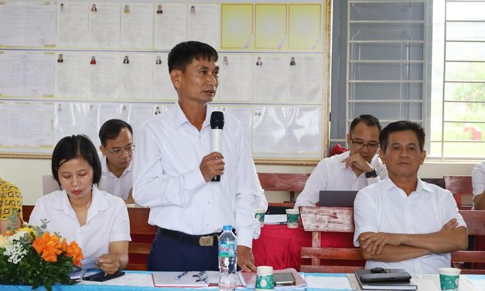 Đảng viên Chi bộ phát biểu thảo luận.