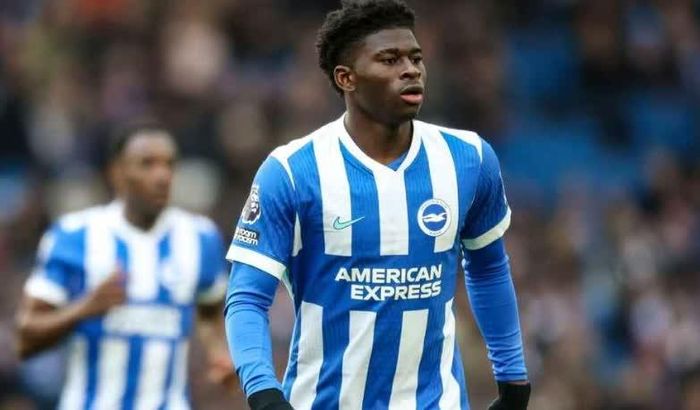 Carlos Baleba đạt thỏa thuận gia nhập Man United. Ảnh: Getty.