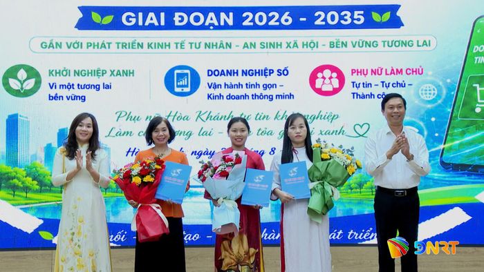 Hội Liên hiệp Phụ nữ phường Hòa Khánh thành lập CLB “Phụ nữ khởi nghiệp” và Tổ “Phụ nữ kinh doanh số”. Ảnh: QUANG THẮNG