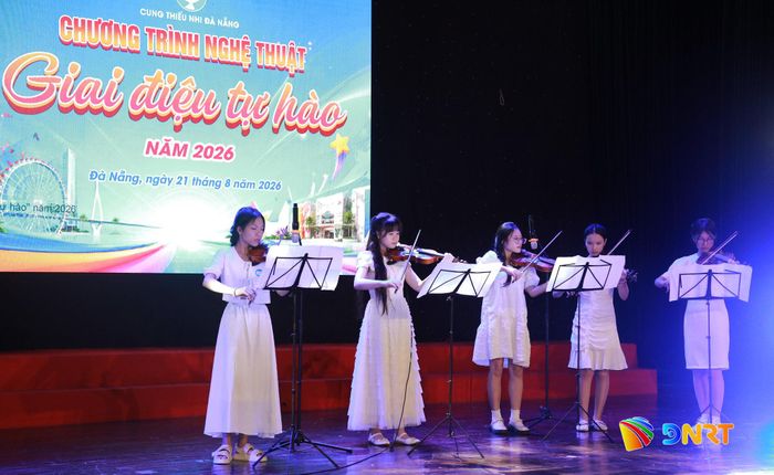 Một tiết mục biểu diễn tại chương trình nghệ thuật “Giai điệu tự hào” trong khuôn khổ lễ tổng kết. Ảnh: ĐẮC MẠNH