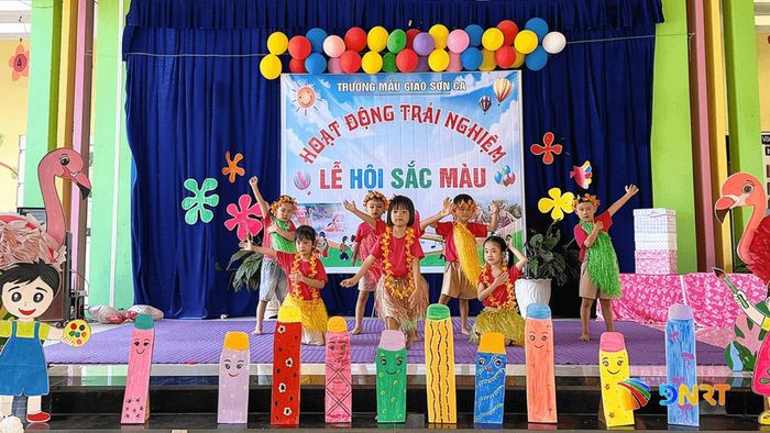 Trường Mẫu giáo Sơn Ca (xã Việt An) tổ chức hoạt động trải nghiệm cho trẻ. Ảnh: TRƯỜNG MẪU GIÁO SƠN CA