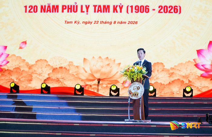 Bí thư Đảng ủy phường Tam Kỳ Đoàn Xuân Hiếu trình bày diễn văn lễ kỷ niệm. Ảnh: HỒ QUÂN