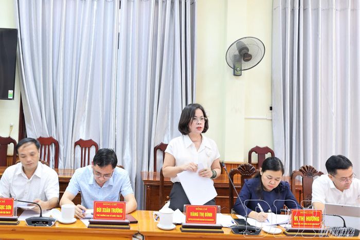 Đại diện Đảng ủy các cơ quan Đảng tỉnh cho ý kiến vào dự thảo.