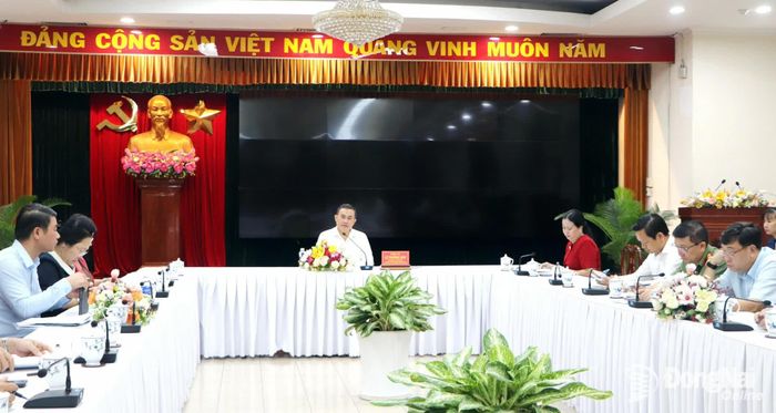 Buổi làm việc của Ban chỉ đạo phát triển du lịch thành phố do Ủy viên Ban Thường vụ Thành ủy, Phó Chủ tịch UBND thành phố Lê Trường Sơn chủ trì sáng 21-8. Ảnh: Ngọc Liên