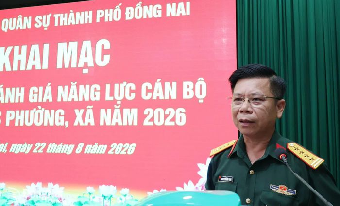 Đại tá Nguyễn Thanh Phong, Thành ủy viên, Phó Bí thư Thường trực Đảng ủy, Chính ủy Bộ Chỉ huy Quân sự thành phố phát biểu chỉ đạo kiểm tra. Ảnh: Nguyệt Hà