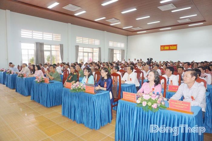 Đại biểu tham dự lễ .