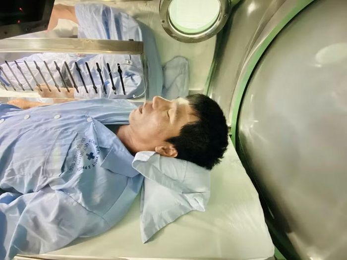  Đối với bệnh giảm áp, oxy cao áp/tái nén là phương pháp điều trị đặc hiệu. Ảnh: T.K 