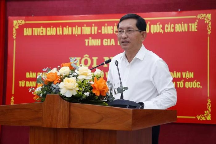 Trưởng Ban Tổ chức Tỉnh ủy Mai Việt Trung công bố Quyết định của Tỉnh ủy về đổi tên Ban Tuyên giáo và Dân vận Tỉnh ủy thành Ban Tuyên giáo Tỉnh ủy. Ảnh: H.P 