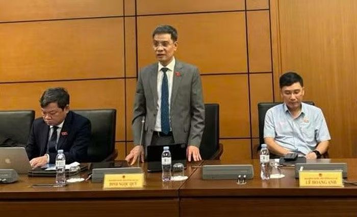 ĐB Đinh Ngọc Quý đề nghị Chính phủ có thêm số liệu tổng hợp sơ bộ về số lượng cá nhân, doanh nghiệp được hưởng chính sách giảm thuế. Ảnh: Đoàn ĐBQH tỉnh