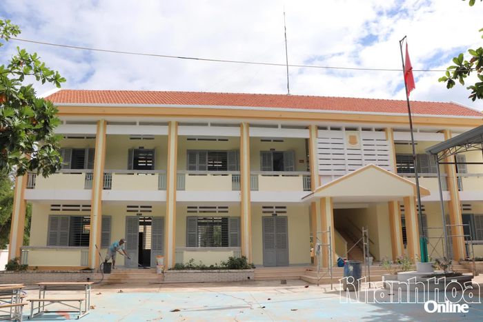 Trường Tiểu học Trần Quốc Toản, điểm trường thôn Giang Mương (xã Khánh Vĩnh) được khoác "áo mới".