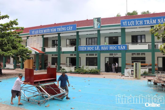 Trường Tiểu học Diên Khánh Phân hiệu 4 đang hoàn thành công đoạn cuối cùng để chuẩn bị đón học sinh tựu trường.