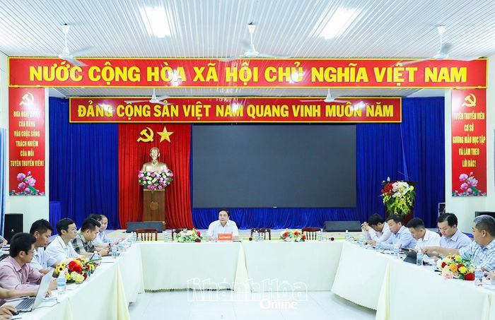 Quang cảnh buổi làm việc.