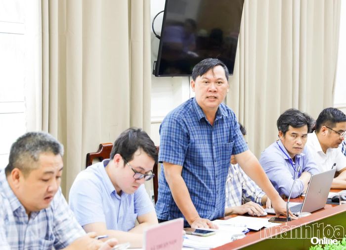 Lãnh đạo xã Thuận Nam phát biểu tại buổi làm việc.