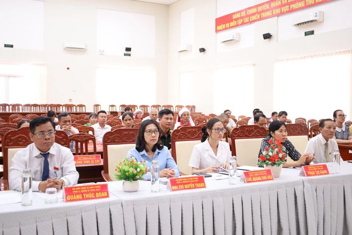 Các đại biểu tham dự kỳ họp.