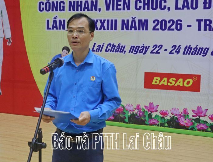 Đồng chí Phạm Ngọc Đang - Phó Chủ tịch Liên đoàn Lao động tỉnh phát biểu khai mạc giải.
