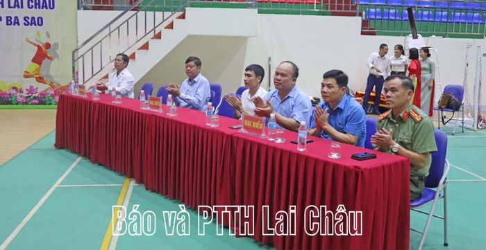 Đại biểu dự khai mạc.