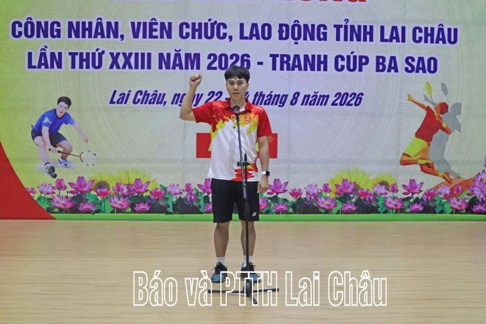 Vận động viên hứa quyết tâm tại giải cầu lông.