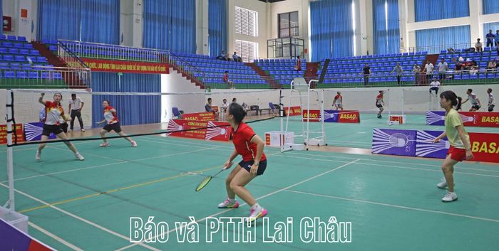 Các trận đấu diễn ra sôi nổi ngay sau lễ khai mạc.