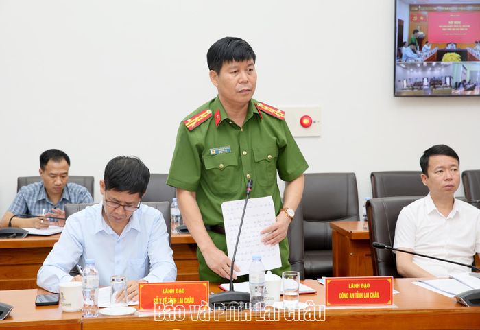 Lãnh đạo Công an tỉnh phát biểu ý kiến tại hội nghị. 