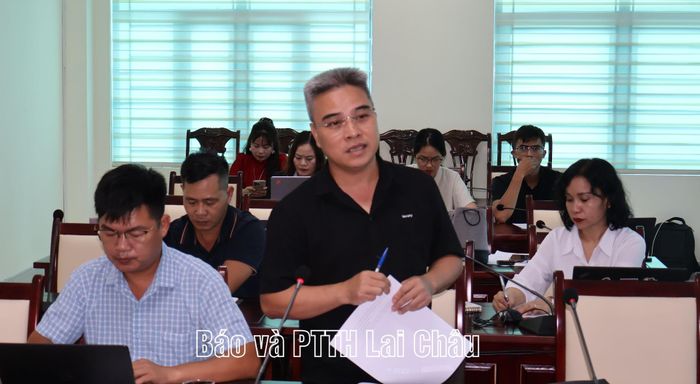Đại diện các cơ quan báo chí phát biểu tại buổi họp báo.