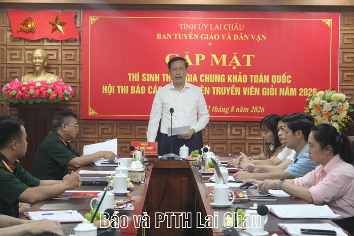 Đồng chí Lê Đức Dục - Trưởng Ban Tuyên giáo và Dân vận Tỉnh ủy phát biểu tại buổi gặp mặt.