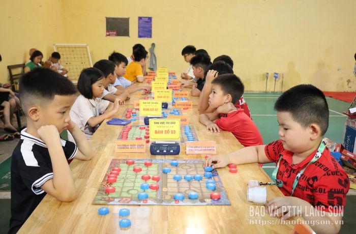 Các vận động viên thi đấu cờ tướng