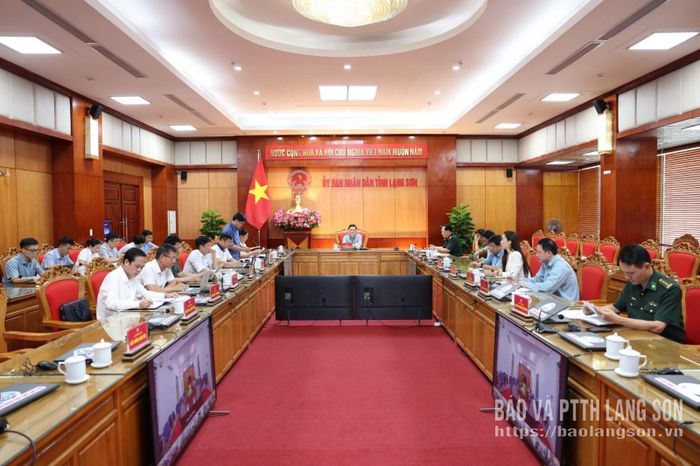 Các đại biểu dự cuộc họp tại điểm cầu UBND tỉnh
