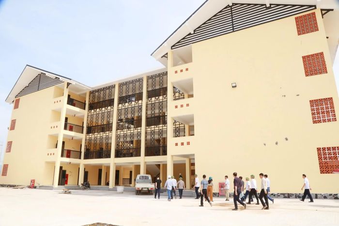 Tổ công tác của tỉnh kiểm tra tại Trường PTDTNT Tiểu học và THCS A Mú Sung.